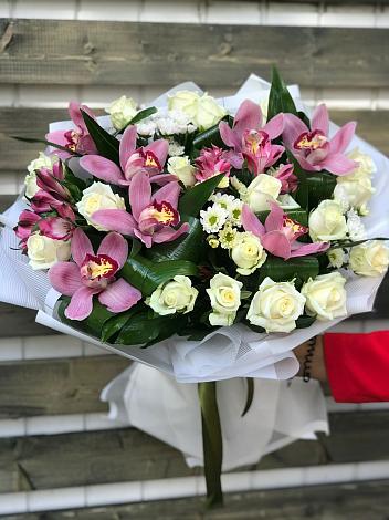 Букет цветов из: Розы и Хризантемы в Кошехабльском