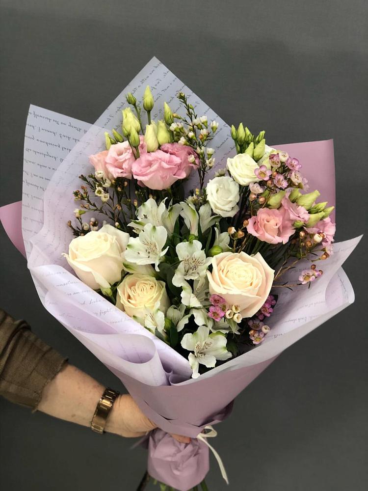 Букет цветов из: Альстромерии, Розы и Лизиантусы в Кошехабльском