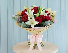 Букет цветов из:  Лилии и Розы в Кошехабльском