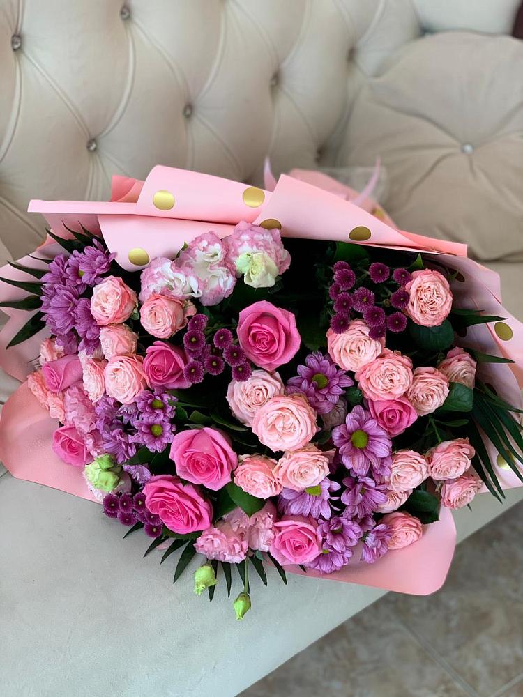 Букет цветов из: Хризантемы, Розы и Лизиантусы в Кошехабльском