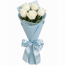 Букет 5 Белых роз Проуд в Кошехабльском