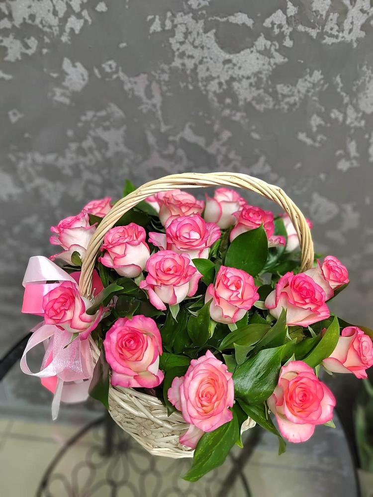 Цветочная композиция из Розы в корзине в Кошехабльском