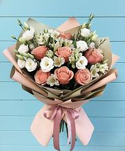 Букет цветов из:  Розы, Альстромерии и Лизиантусы #REPLACE_PRED# Кошехабльском