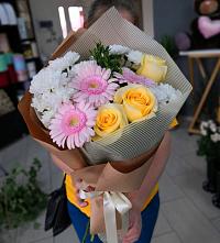 Букет цветов из:  Герберы, Розы и Хризантемы в Кошехабльском