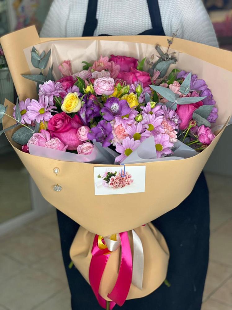 Букет цветов из: Хризантемы, Гвоздики и Альстромерии в Кошехабльском