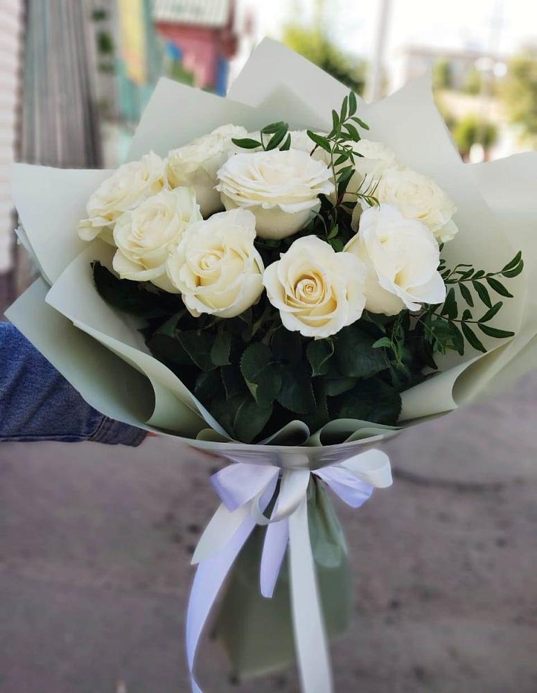 Букет Белые розы Проуд в Кошехабльском