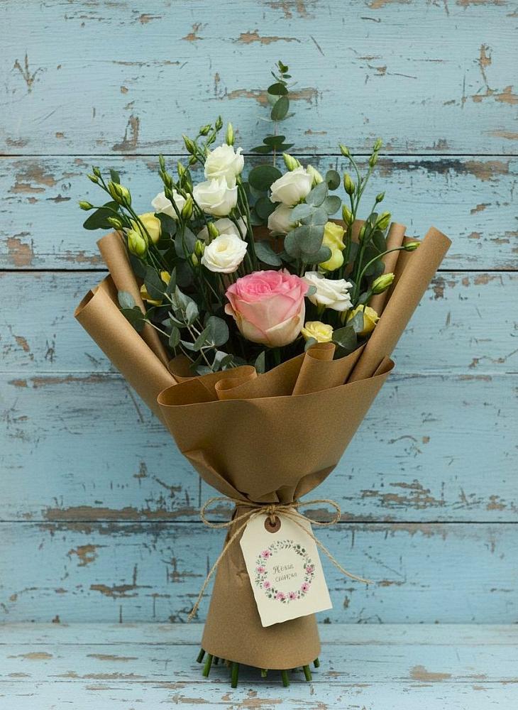 Букет цветов из: Розы и Лизиантусы в Кошехабльском