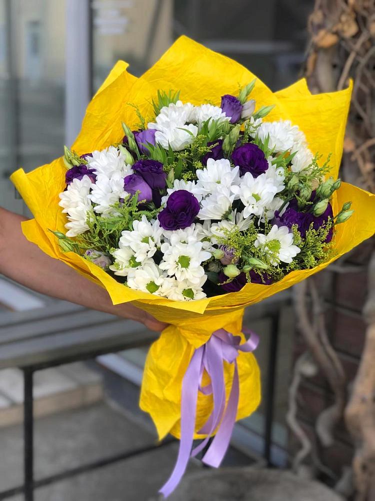 Букет цветов из: Ирисы, Хризантемы и Ромашки в Кошехабльском