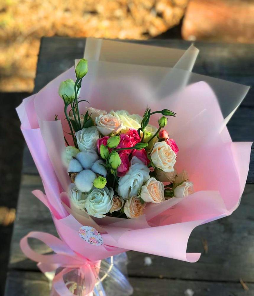 Букет цветов из: Розы и Лизиантусы в Кошехабльском