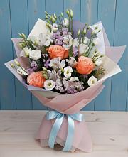 Букет цветов из:  Лизиантусы, Розы, Альстромерии и Гипсофила в Кошехабльском