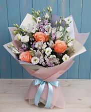Букет цветов из:  Лизиантусы, Розы, Альстромерии и Гипсофила в Кошехабльском