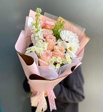 Букет цветов из:  Хризантемы и Розы в Кошехабльском