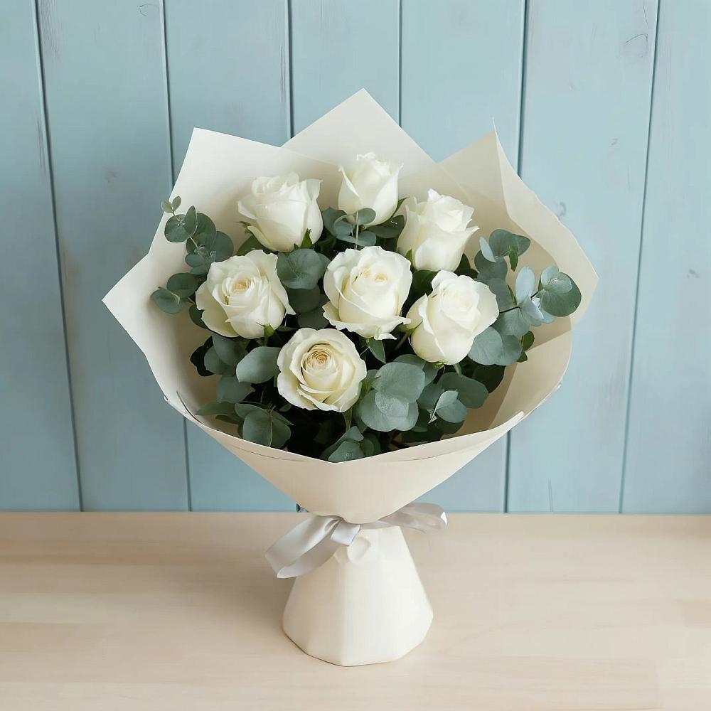 Букет Белые розы в Эвкалипте в Кошехабльском