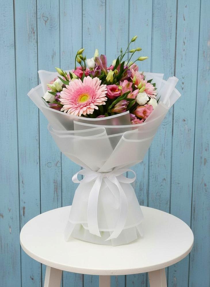 Букет цветов из: Герберы, Альстромерии и Лизиантусы в Кошехабльском