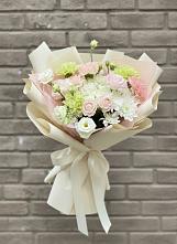 Букет цветов из:  Гвоздики, Розы, Лизиантусы и Хризантемы в Кошехабльском