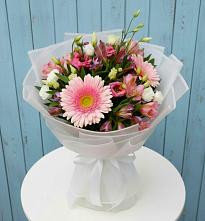 Букет цветов из:  Герберы, Альстромерии и Лизиантусы в Кошехабльском