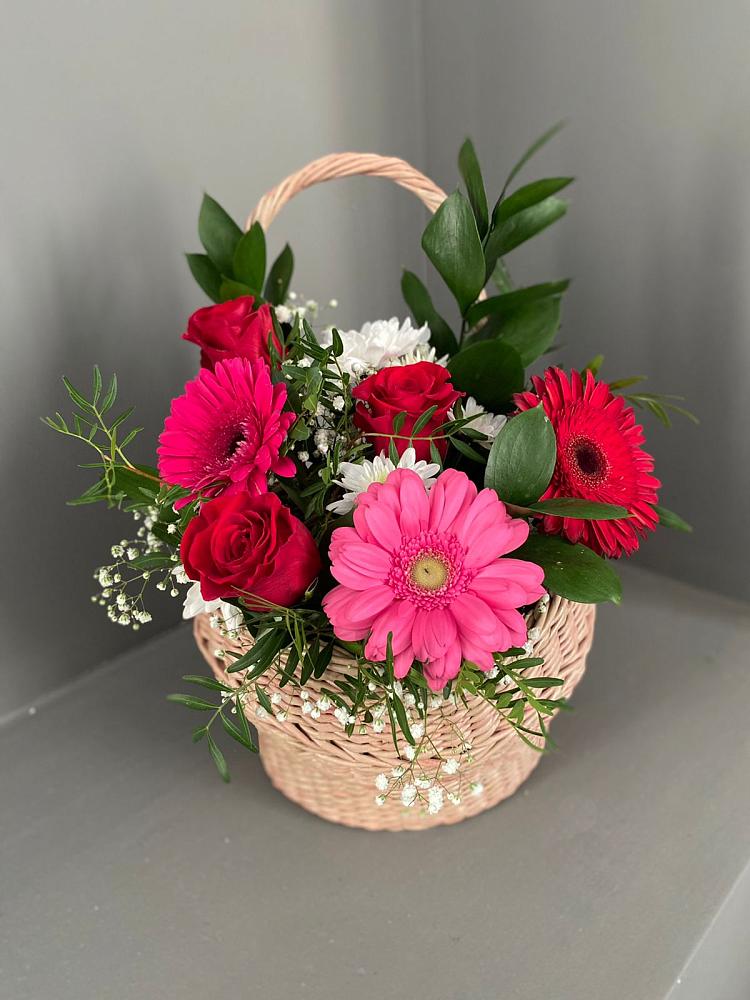 Цветочная композиция из Розы, Хризантемы и Герберы в корзине в Кошехабльском