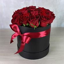 Цветочная композиция из Розы в шляпной коробке в Кошехабльском