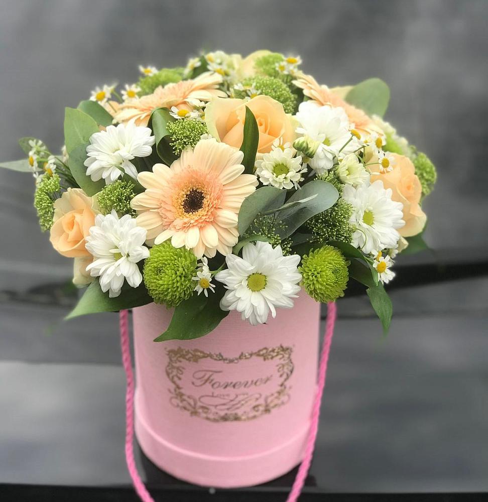 Цветочная композиция из Розы, Герберы и Хризантемы в шляпной коробке в Кошехабльском