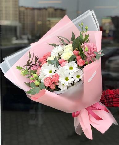 Букет цветов из: Розы, Лизиантусы и Хризантемы в Кошехабльском