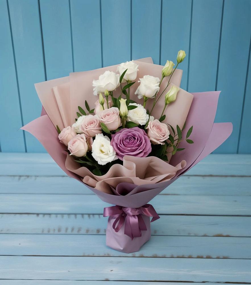 Букет цветов из: Розы и Лизиантусы в Кошехабльском